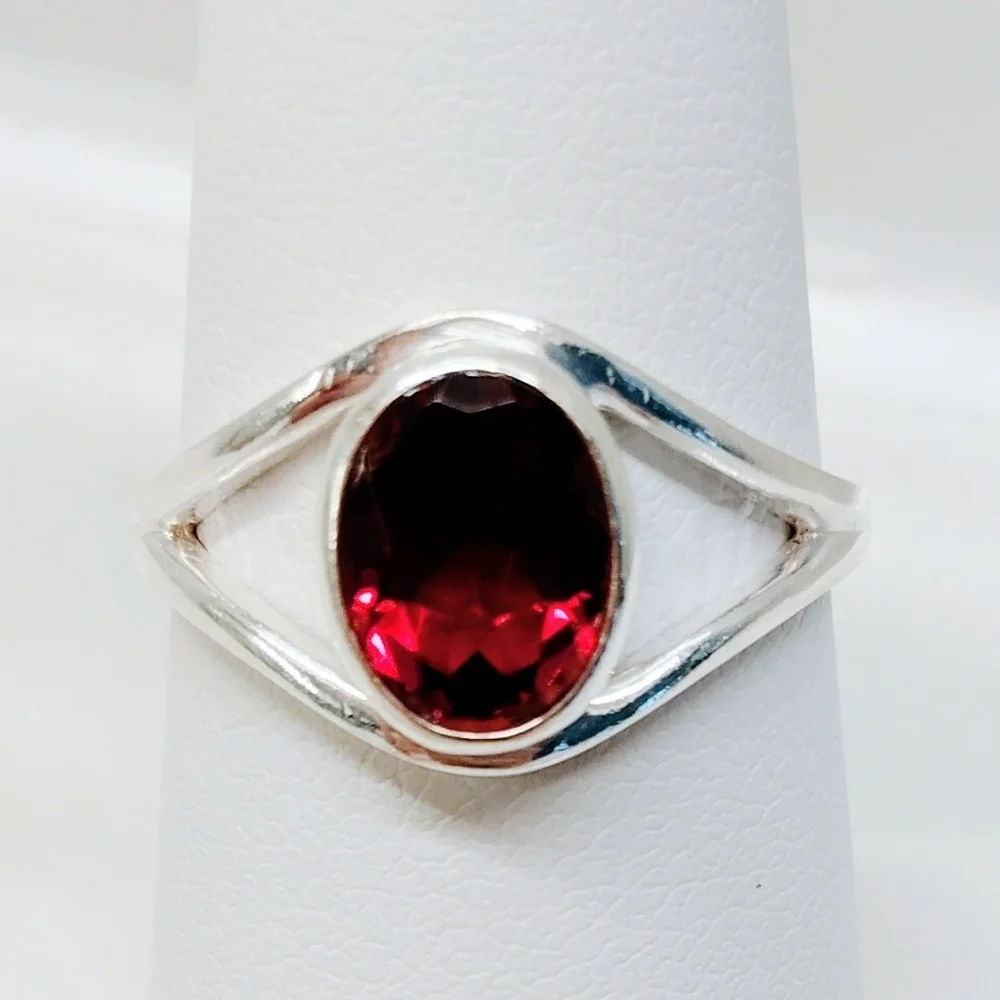 New Stunning 925 Sterling Silver Garnet Gemstone Ring with Double Band Size 6.75 - Picture 2 of 6